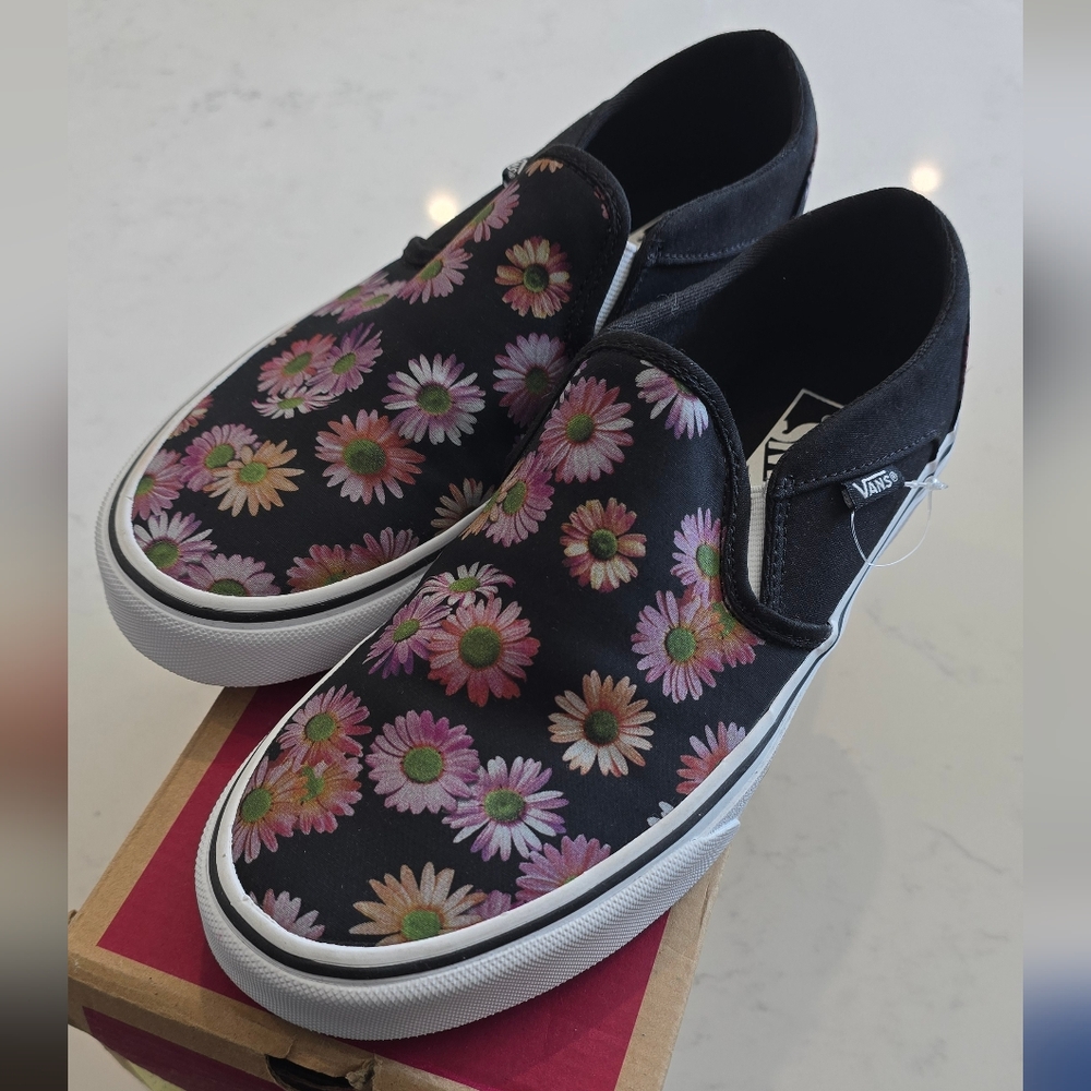 NIB - Womens SZ 8.5 Vans Floral Slip-On Sneakers